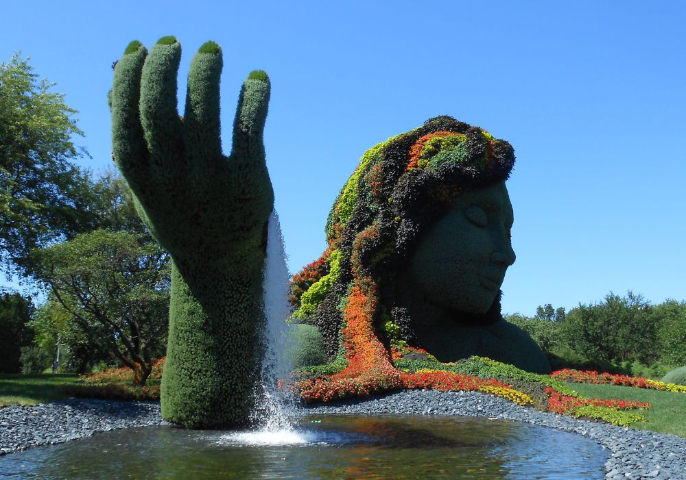 Mosaiculture sculpture at Montreal Botanical Garden – Canada Tour Package From India