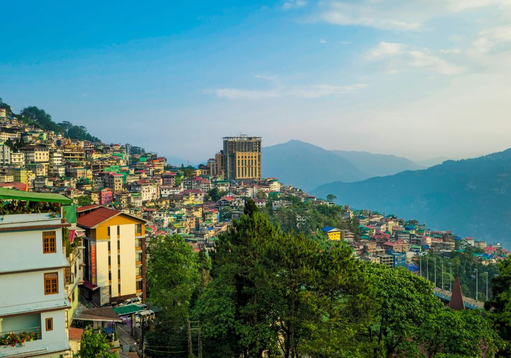 Colorful hillside view in Darjeeling – Darjeeling Tour Package from Delhi by Fab Holidays