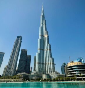 Burj Khalifa under clear blue sky, part of Dubai tour package by Fab Holidays