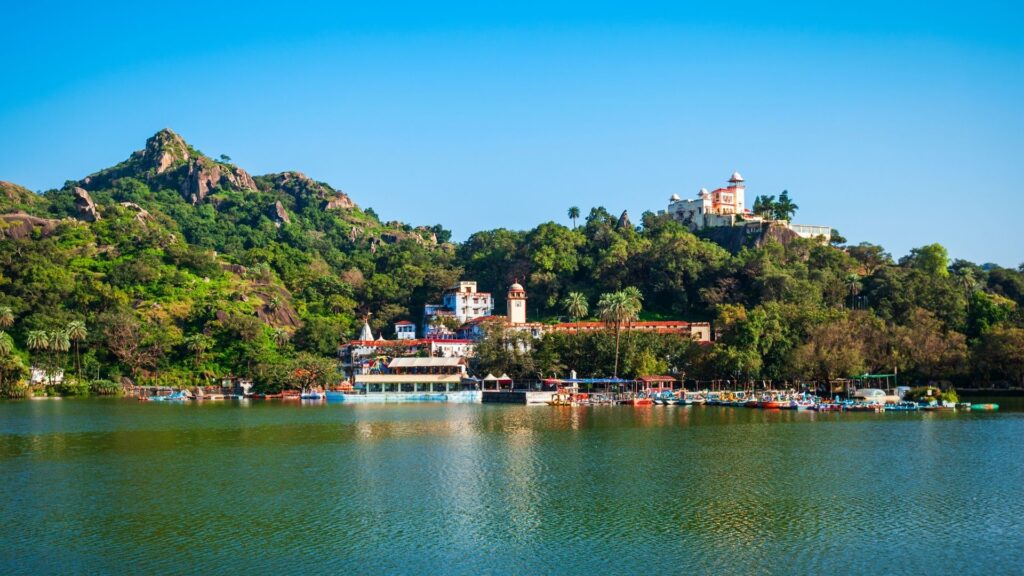 Scenic view of Nakki Lake and hilltop temples in Mount Abu, Rajasthan – Best Places to Visit in August in India