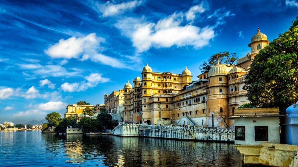 Udaipur City Palace by Lake Pichola – one of the best honeymoon places in India by Fab Holidays, the best travel agency in Delhi