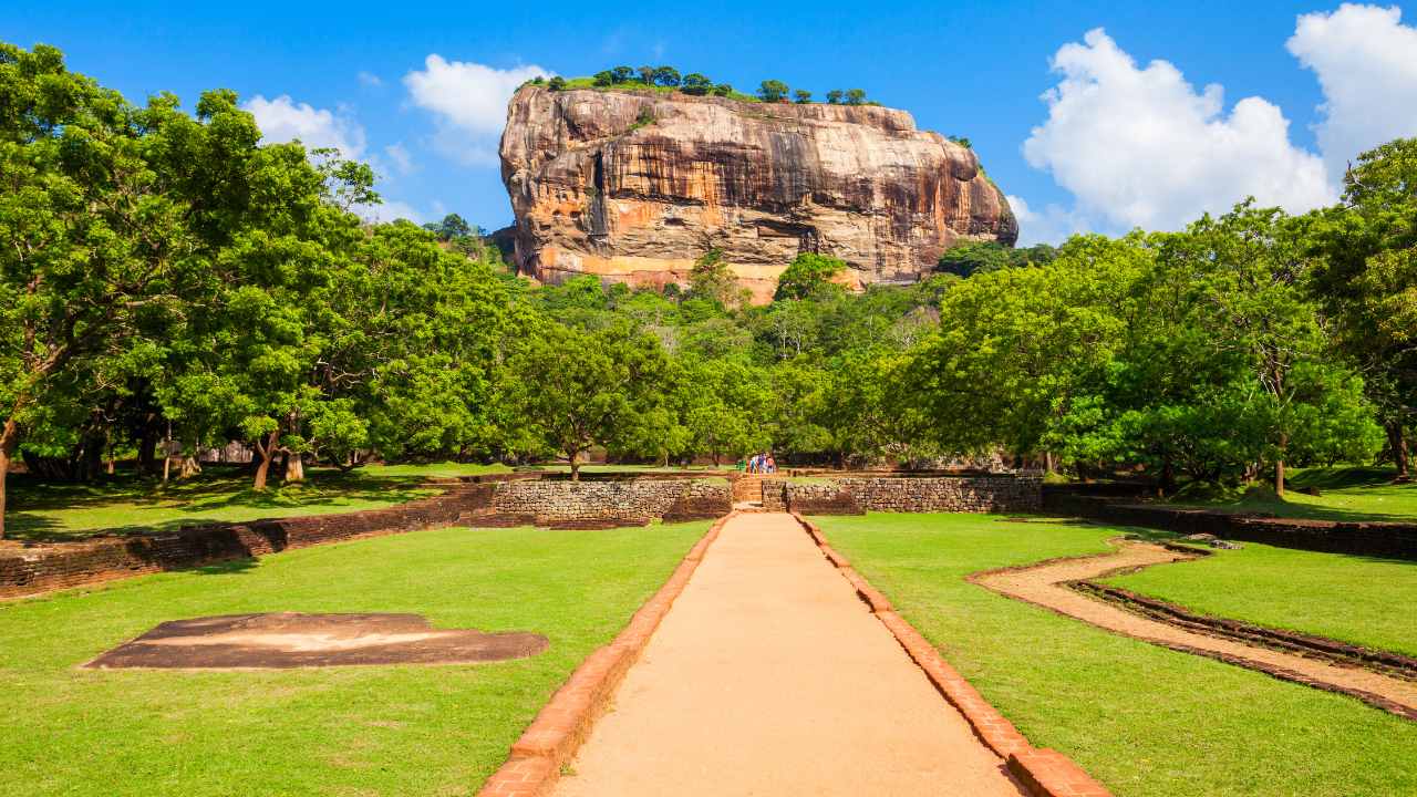 Cheapest country to travel from India – scenic landscapes and cultural experiences in Sri Lanka